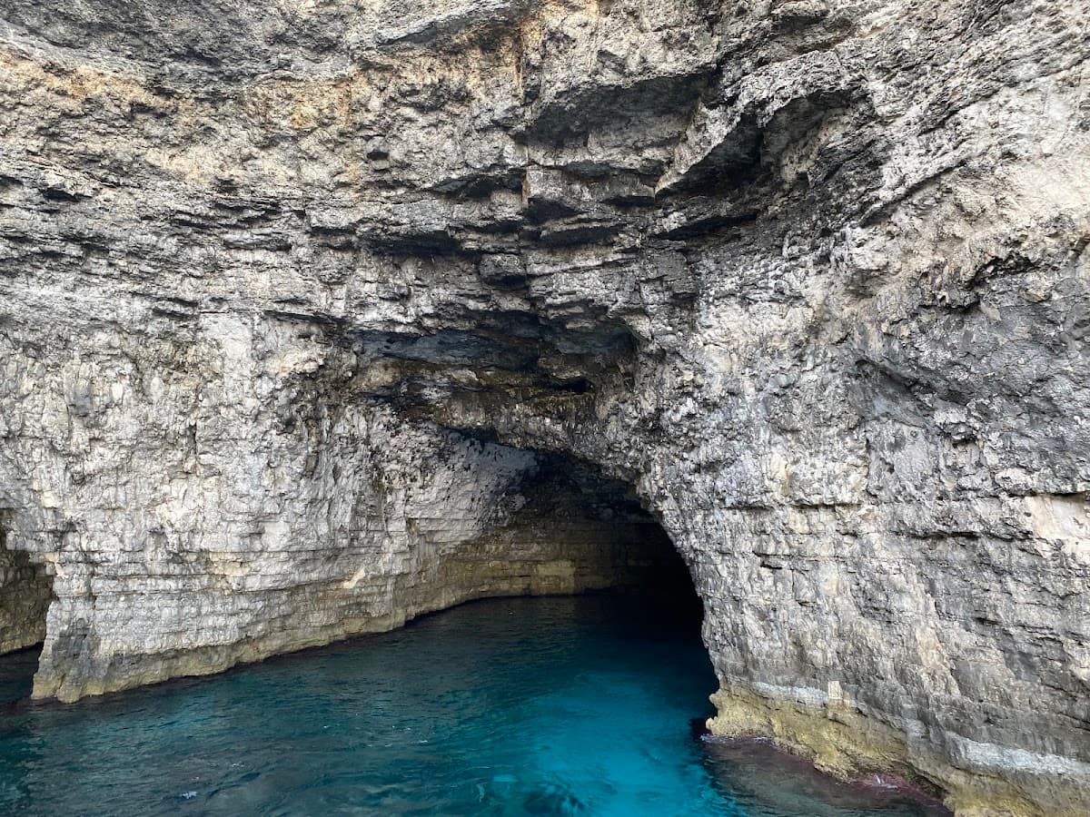 Santa Maria Caves