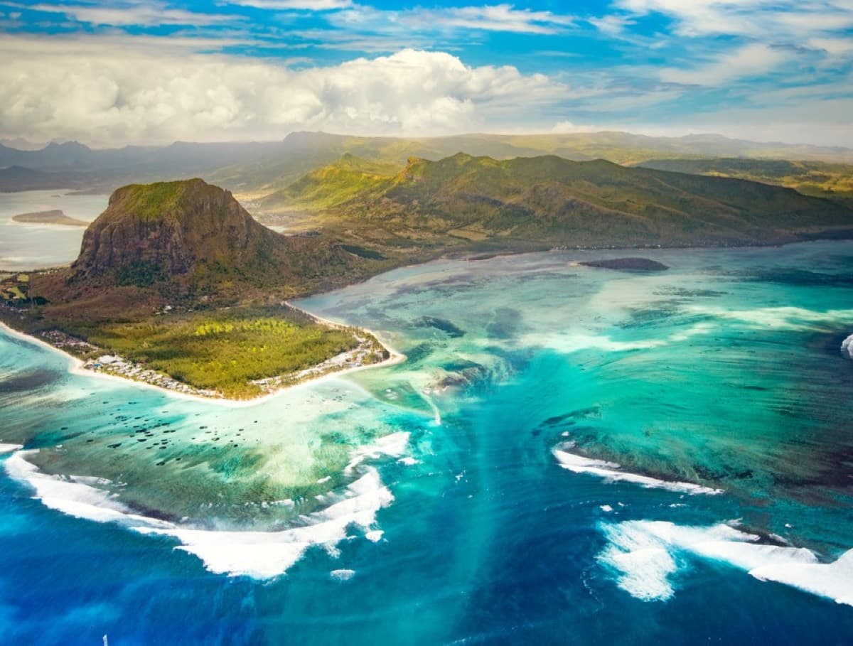 Underwater Waterfall Mauritius with LagoonFLIGHT