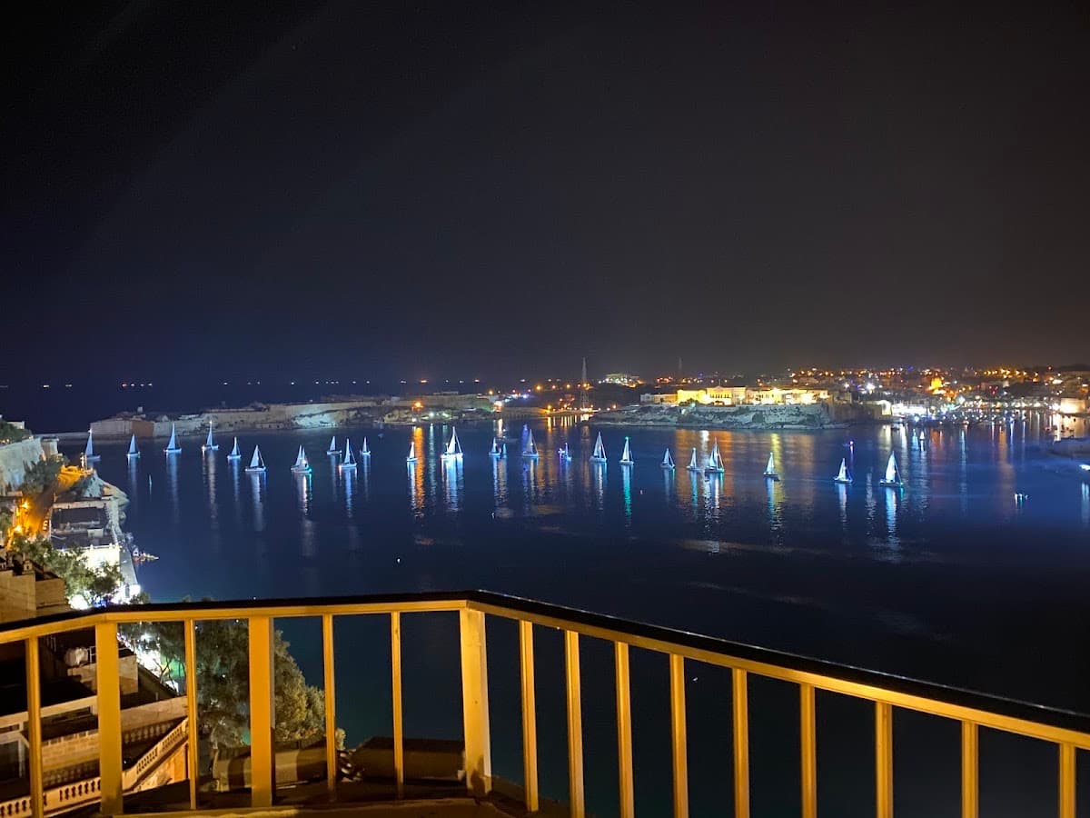 Grand Harbour Hotel — Bild 1